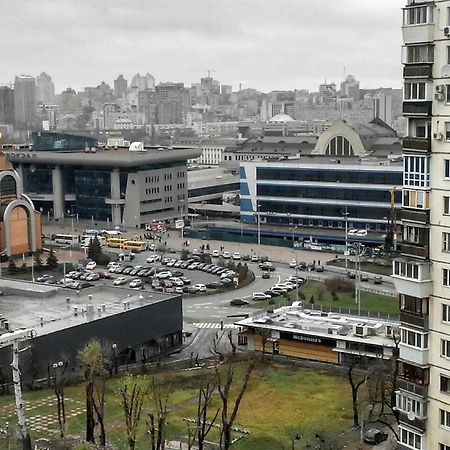 Патриарха Скрипника 7,Жд Вокзал, Ультрамарин Lägenhet Kiev Exteriör bild